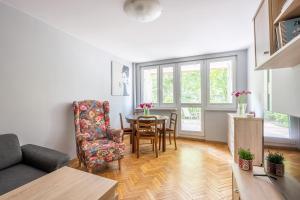 Solec 79A Mieszkanie z prywatnym parkingiem oraz Tarasem Oddzielna sypialnia