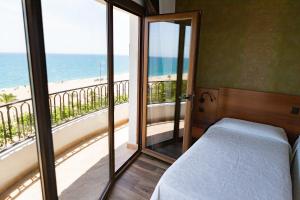Double or Twin Room with Front Sea View room in Hotel Haromar