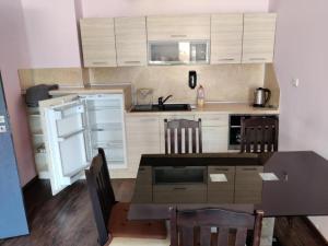 2-bed,2-bath, free private parking