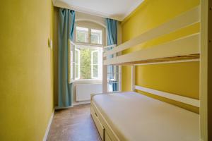 Grand Pupp Apartment with Jacuzzi and Netflix by Rentez