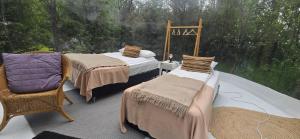 Eyja Mork - Aurora Borealis Igloo with Hot Tub, BBQ and shared kitchen