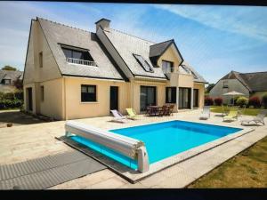 Villa spacieuse à Concarneau avec piscine privée