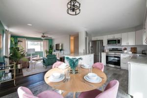 Vibrant Modern Retreat Close to Denver and Trails