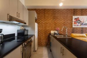 Sleek 2BR in Heart of Downtown Montreal