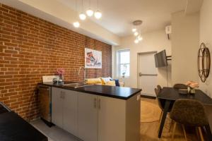 Sleek 2BR in Heart of Downtown Montreal