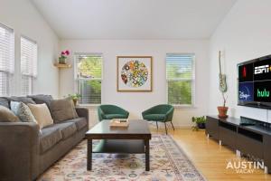 South Congress Living w Gorgeous Porch and Backyard