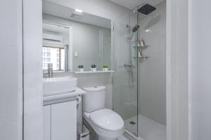 1 BR Central and Cozy Condo Prime Location in BGC