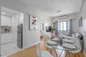 1 BR Central and Cozy Condo Prime Location in BGC