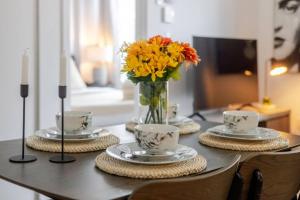 Elegant 1BR Retreat and Chic Stay in Old Port