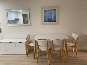 Comfy and Renovated 1 BR with Balcony BGC Golf View