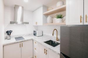 Modern Coastal Design 1 BR Condo Golf View BGC