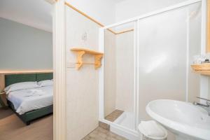 Doppel- oder Zweibettzimmer