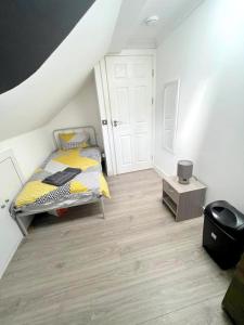 6-bedroom House in Morden, London (Zone 4)
