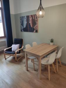 Appartements 2 Room Apartment - Metro Joliette - Bright - Great Bed - Netflix - No Aircon : photos des chambres