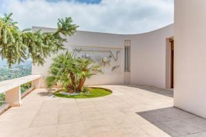 Villas VILLA DYONIS VI4439 by Riviera Holiday Homes : photos des chambres