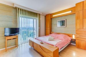 Villas VILLA DYONIS VI4439 by Riviera Holiday Homes : photos des chambres