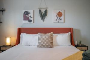 Old Town Southwest Style 2BR Condo with Pool and Hot Tub