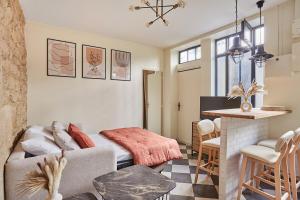 Apartment Center of Paris by Studio prestige