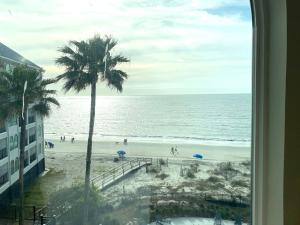 417 Seascape Villas, Beachfront! Stunning Views! Pool!