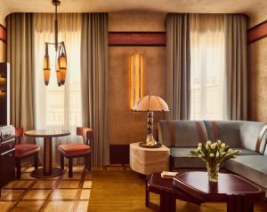 Suite with Minerva Square View
