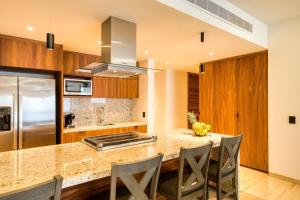 Group Apt 13 16, no view, 3BR, 12 pax