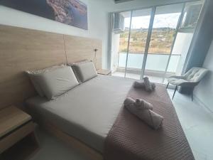 Gorgeous 1-BR Seaview Apartment