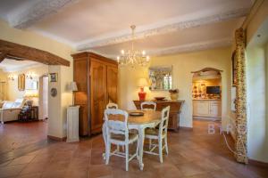 Villas Sumptuous Provencal farmhouse at the foot of the village of Fayence : photos des chambres