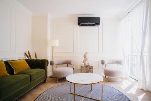 -New- Chic Chiado apartment, elevator buiding, steps to everything