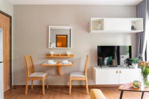 Title V Lemon Fresh Pool View Gym Hammam