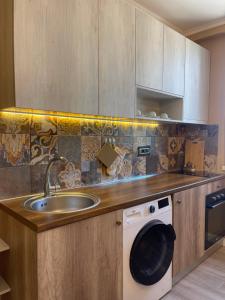 Modern Skyline Studios- Elegant Stay in New Bazaar