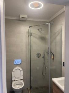 Modern Skyline Studios- Elegant Stay in New Bazaar