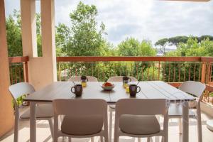 Magnificent 2-bedroom apartment with terrace near the sea and golf course