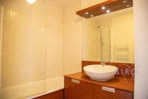 Magnificent 2-bedroom apartment with terrace near the sea and golf course