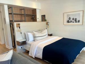 Chic City Studio With Mountain Views-Walk & Explore