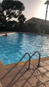Maisons de vacances Breathtaking sea viewT3 for 6 pool parking : photos des chambres