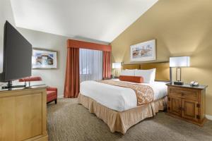 King Suite with Sofa Bed - Non Smoking room in Best Western Plus Arroyo Roble Hotel & Creekside Villas