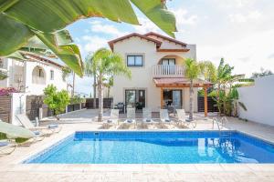 Villa Kanthos - Beautiful 4 Bedroom Protaras Villa With Pool - Close To The Beach