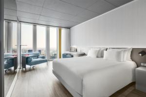 Nhow Premium Room with Sunrise View room in nhow Rotterdam