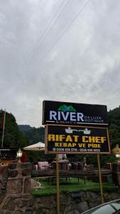 River Deluxe Botıque