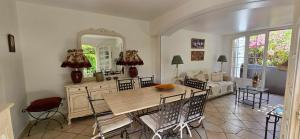 House with garden & jacuzzi near city center