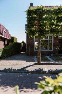 CRASHNSTAY - Julianalaan