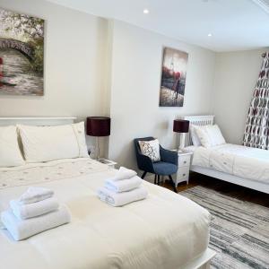 Cosy Town House - 3 minute walk to town centre with free parking and wifi sleeps 6