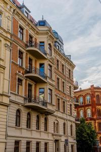 Nowowiejskiego Old Town Apartment by BookingHost