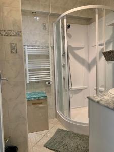 Appartements Alicot superbe T3 Climatisation Internet WiFi Terrasse Coeur historique 70m2 : photos des chambres