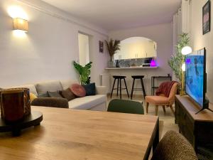 Appartements Alicot superbe T3 Climatisation Internet WiFi Terrasse Coeur historique 70m2 : photos des chambres