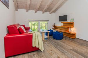 Villa Sandy Beach with outdoor pool, few seconds from the beach