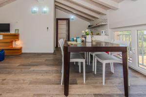 Villa Sandy Beach with outdoor pool, few seconds from the beach