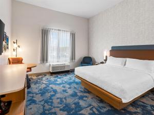 King Room room in Hampton Inn by Hilton St Ignace Lakefront Mackinac