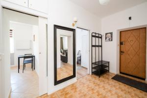 Metro Młynów Comfort Apartment by Bookinghost