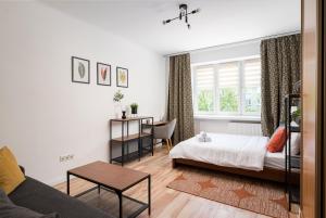 Metro Młynów Comfort Apartment by Bookinghost